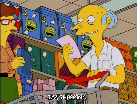 O personagem Sr. Burns, de Os Simpsons, fazendo compras em uma loja de departamentos.